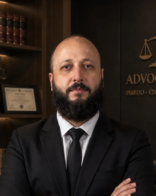 Dr. Rafael, advogado, no escritório da Maryon Portes Advocacia