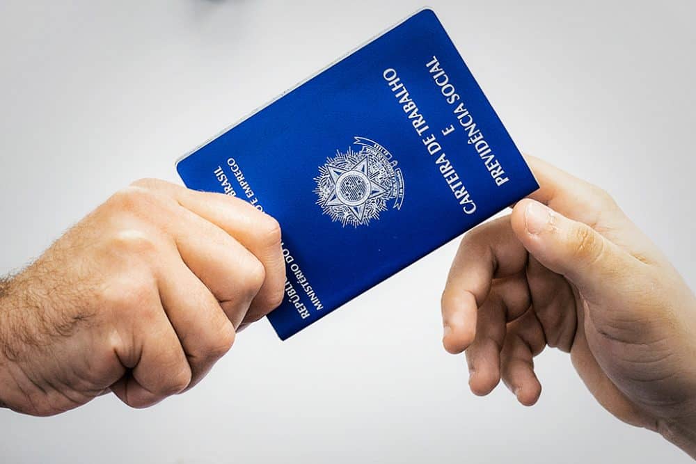 Trabalho Sem Carteira Assinada: O Perigo da Informalidade.